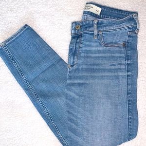 Abercrombie & Fitch Jeans Size 4